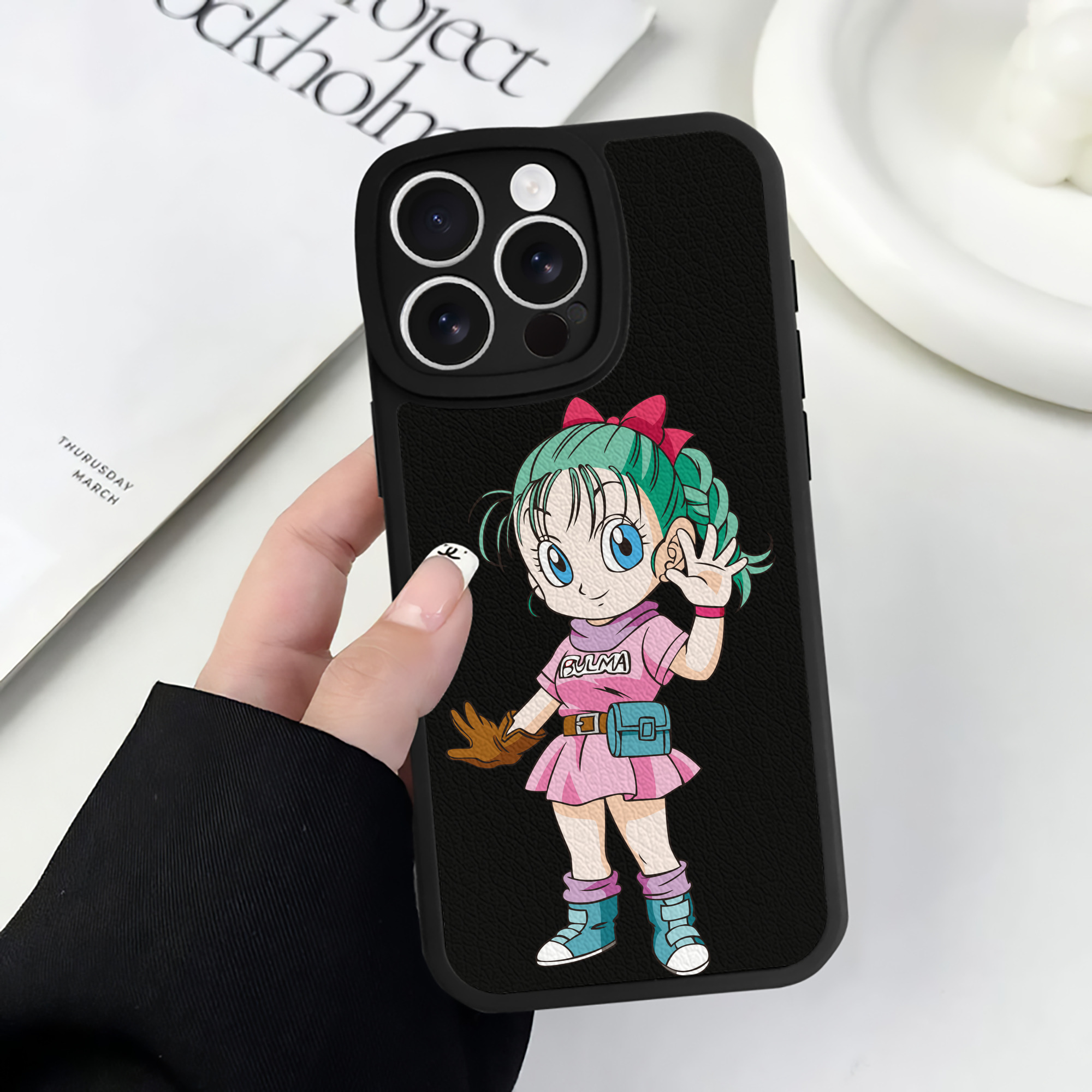 （画像用） ドラゴンボール ブルマ DRAGON BALL Bulma 【iPhone 16シリーズ対応】シリコンスマホケース（レザー調） 材質：シリコン